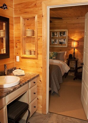 3 bedrooms, iron/ironing board, travel crib, free WiFi