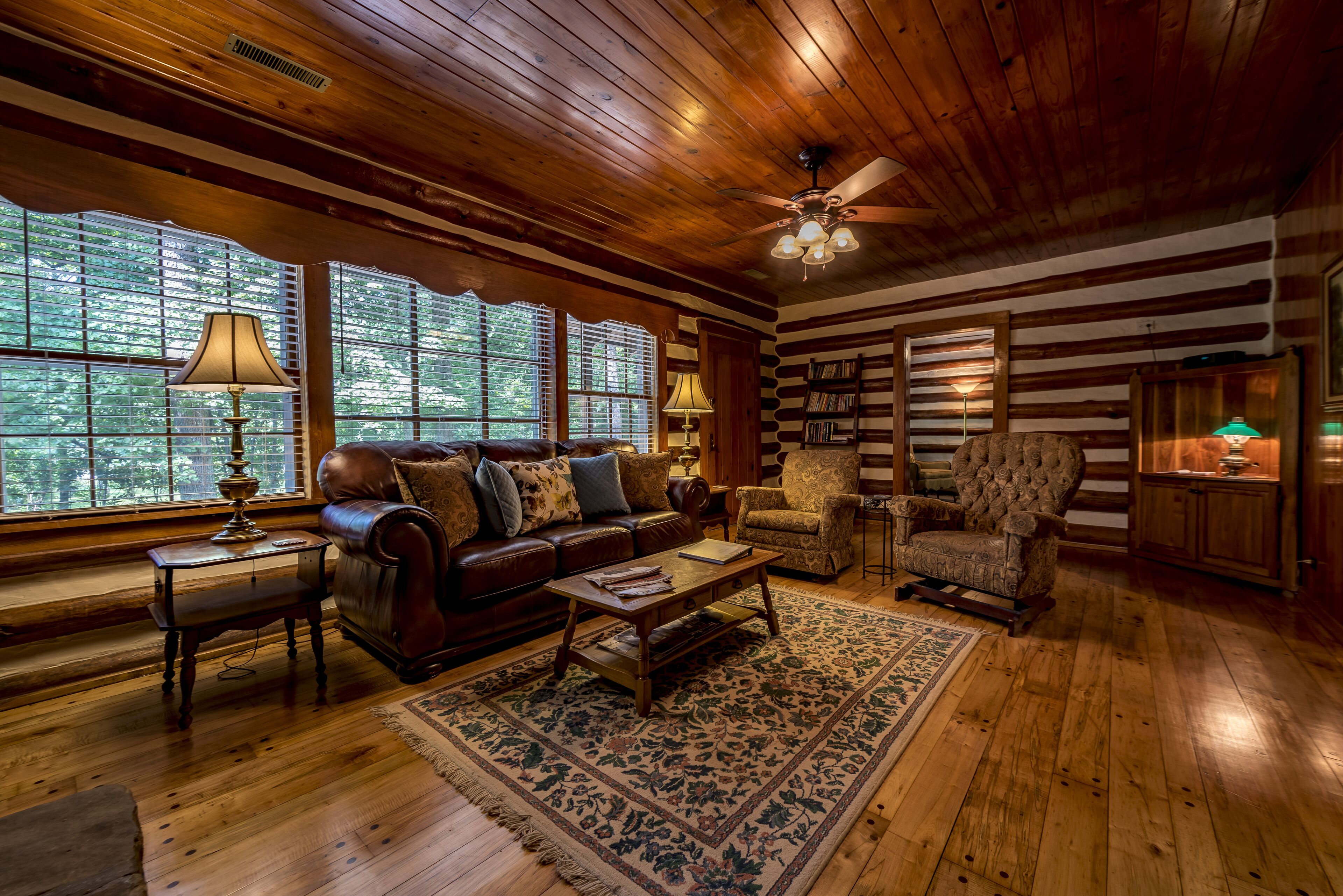 Log Inn to your vintage vacation experience.