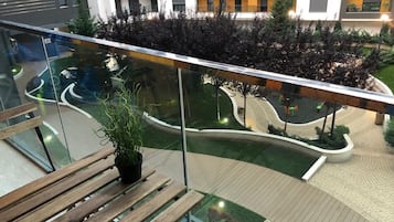 Apartamento superior, vista para o pátio | Terraço/pátio
