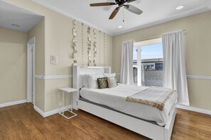 3 bedrooms, desk, iron/ironing board, travel crib