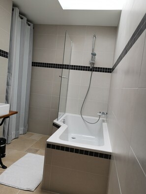 Badewanne und Dusche (separat)