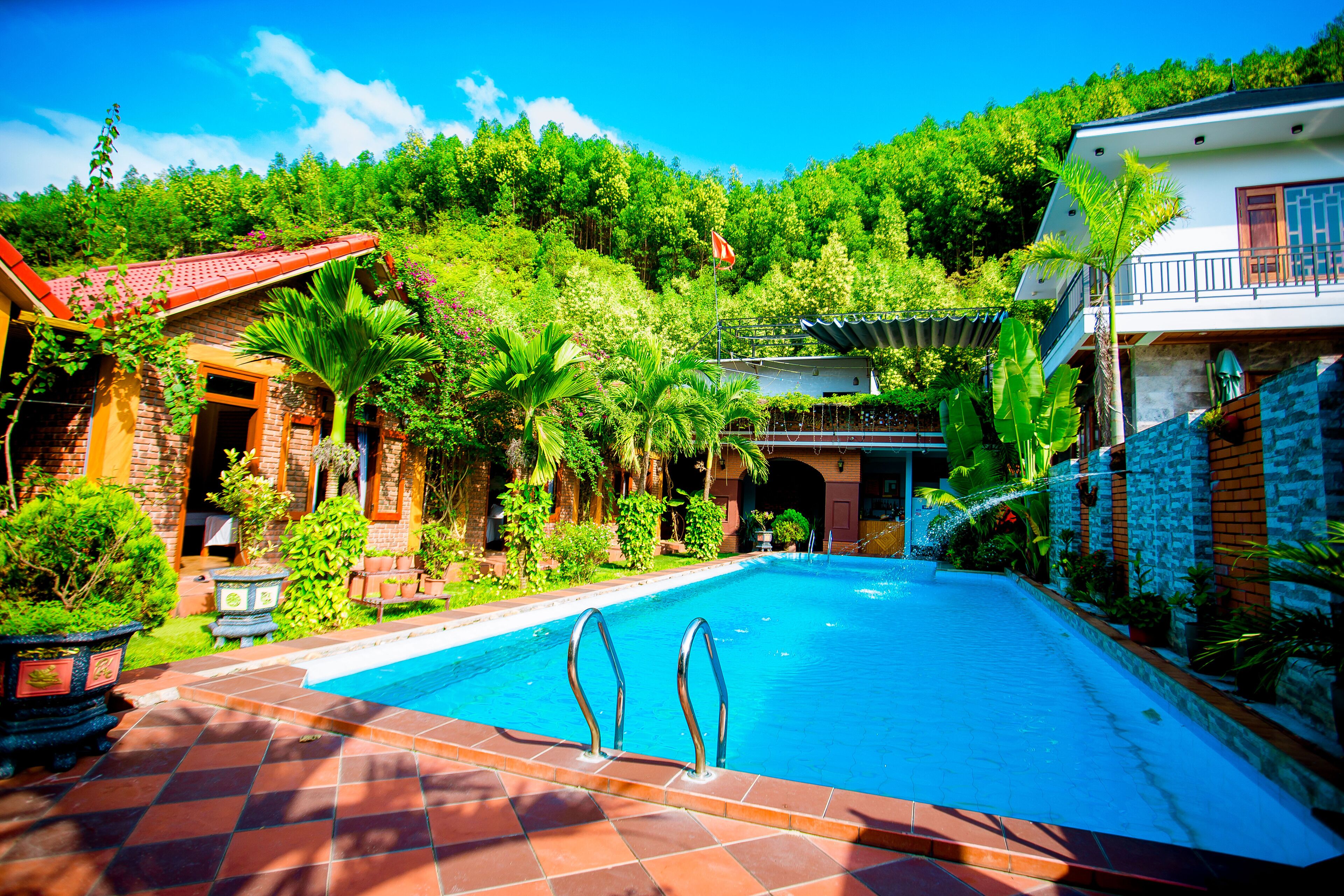 Edredón, camas con efecto memoria, minibar y decoración personalizada 