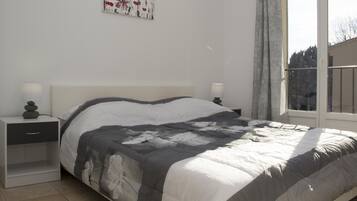 2 chambres, fer et planche à repasser, Wi-Fi, draps fournis