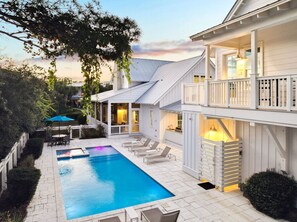 حمّام سباحة مُدفَّأ