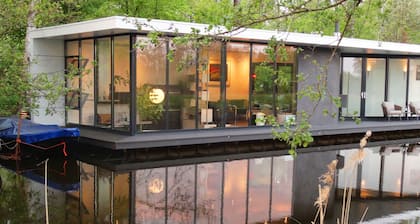 A Stunning Contemporary Designed Houseboat.