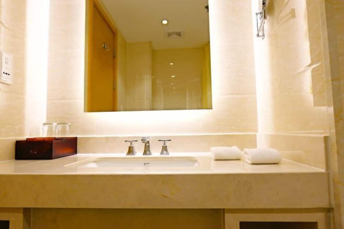 Free toiletries, hair dryer, slippers