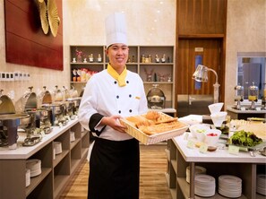 Breakfast, lunch, dinner served; local and international cuisine  - Ariva Tianjin Zhongbei Serviced Apartment (Tianjin)