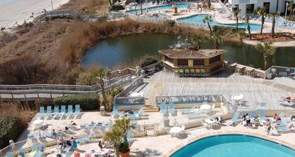 Oceanfront-kulmayksikkö, jossa Wraparound-kansi. Se on käytännössä rannalla!