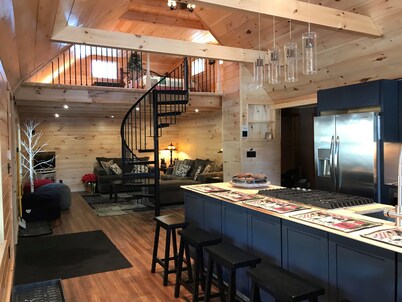 Cozy Cabin in Pittsburg NH  - DIRECT SNOWMOBILE & ATV TRAIL ACCESS