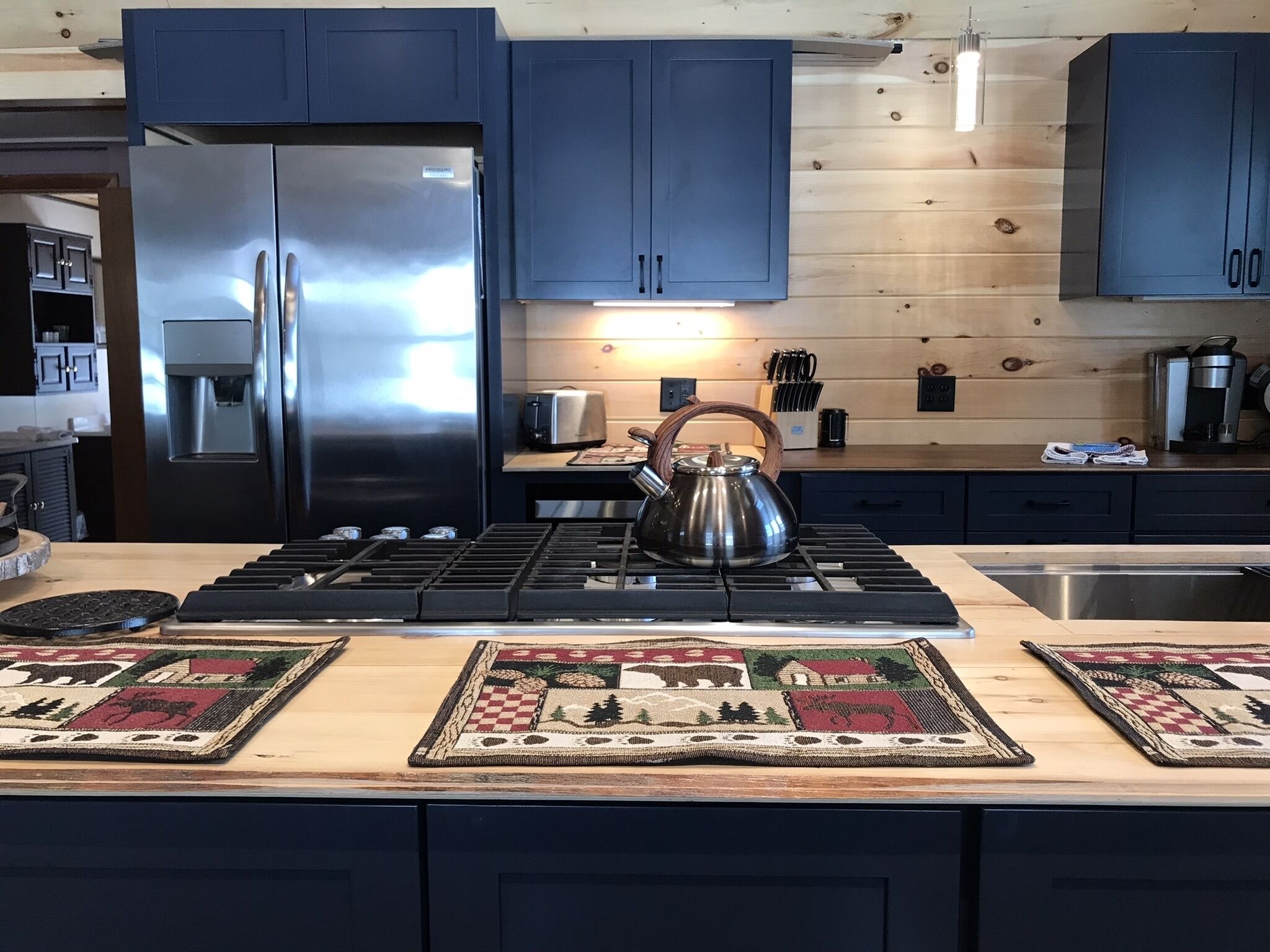 Cozy Cabin in Pittsburg NH Village - DIRECT SNOWMOBILE & ATV TRAIL ACCESS