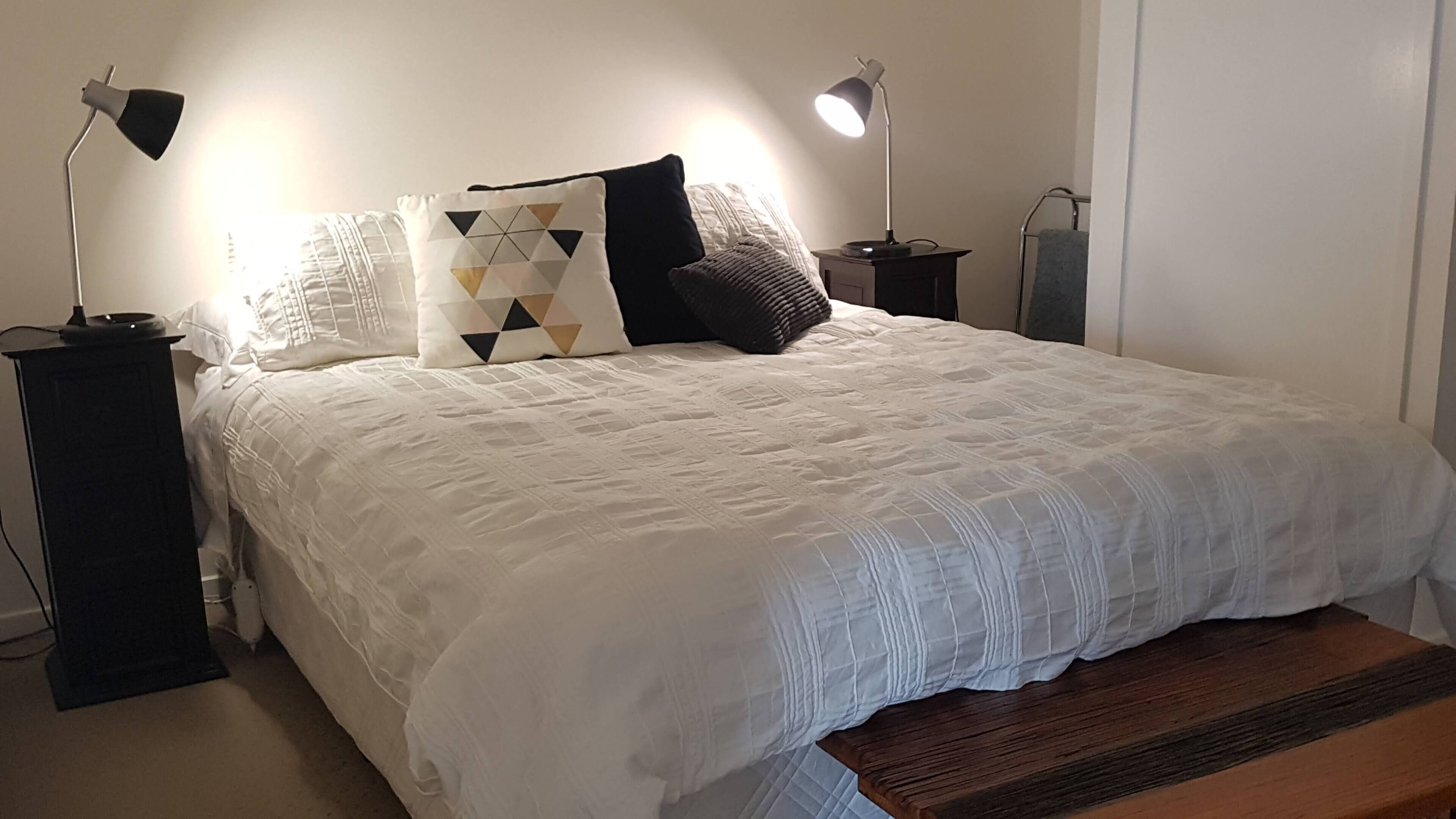 2 Schlafzimmer, Schreibtisch, Bügeleisen/Bügelbrett, Reisekinderbett