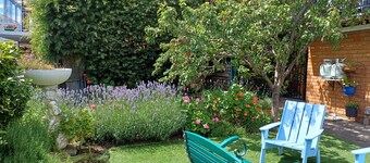 Stylish, large apartment sleeps 4, Wifi, Off street Parking, Private Garden