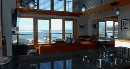 AMAZING OCEAN VIEW LUXURY Beach Home !The Skyscraper! Netarts