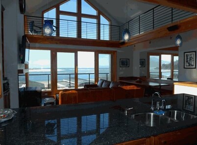 AMAZING OCEAN VIEW LUXURY Beach Home           !The Skyscraper!  Netarts