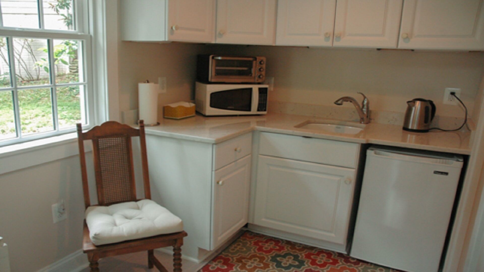 Annapolis waterfront "tiny house" in garden setting