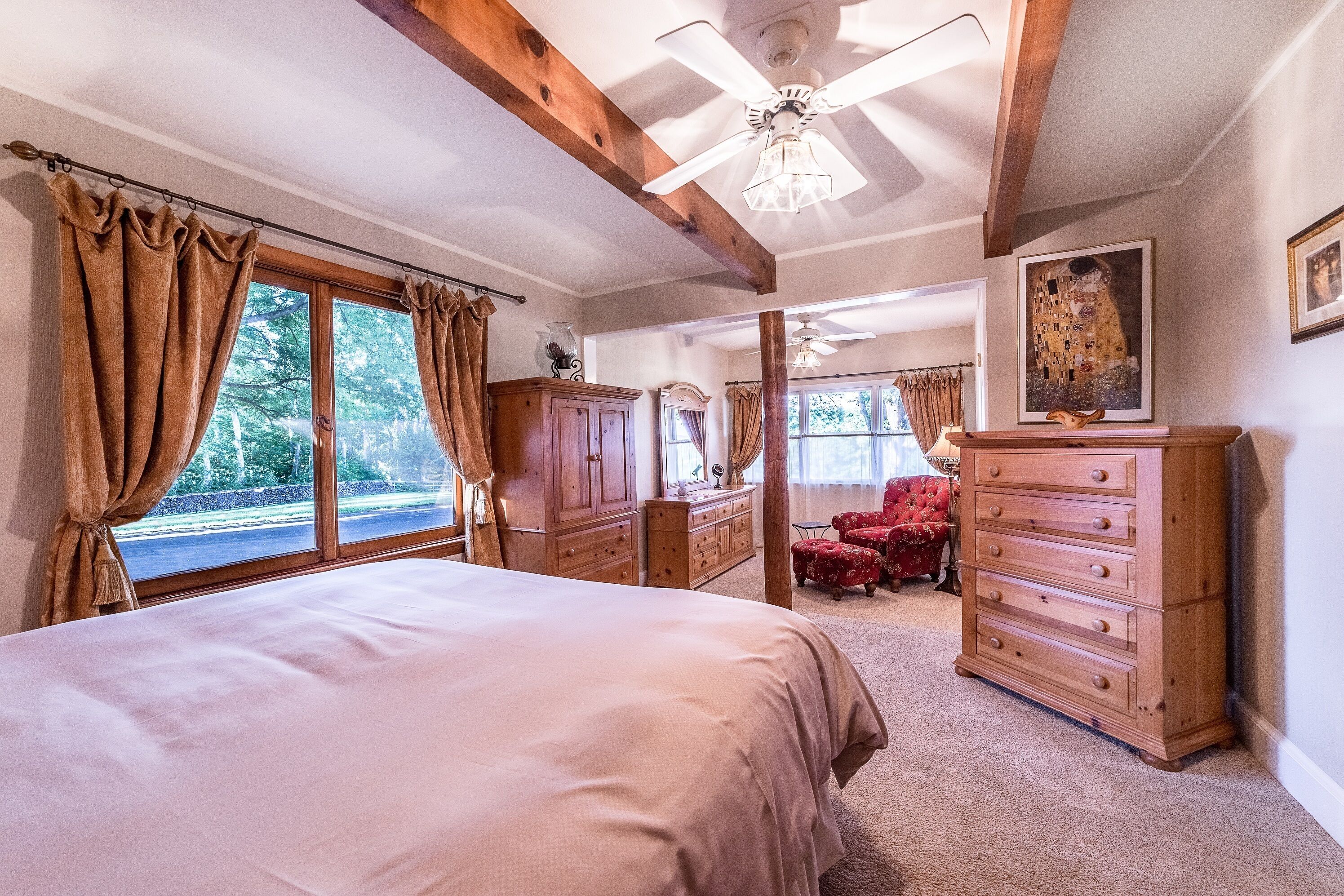 Close to VA Horse Ctr. and downtown Lexington, W&L, VMI. Sleeps 11. Mtn views. 