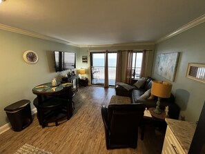 Älytelevisio, takka, DVD-soitin