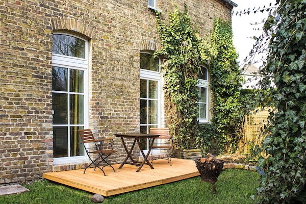 Rückansicht mit Terrasse