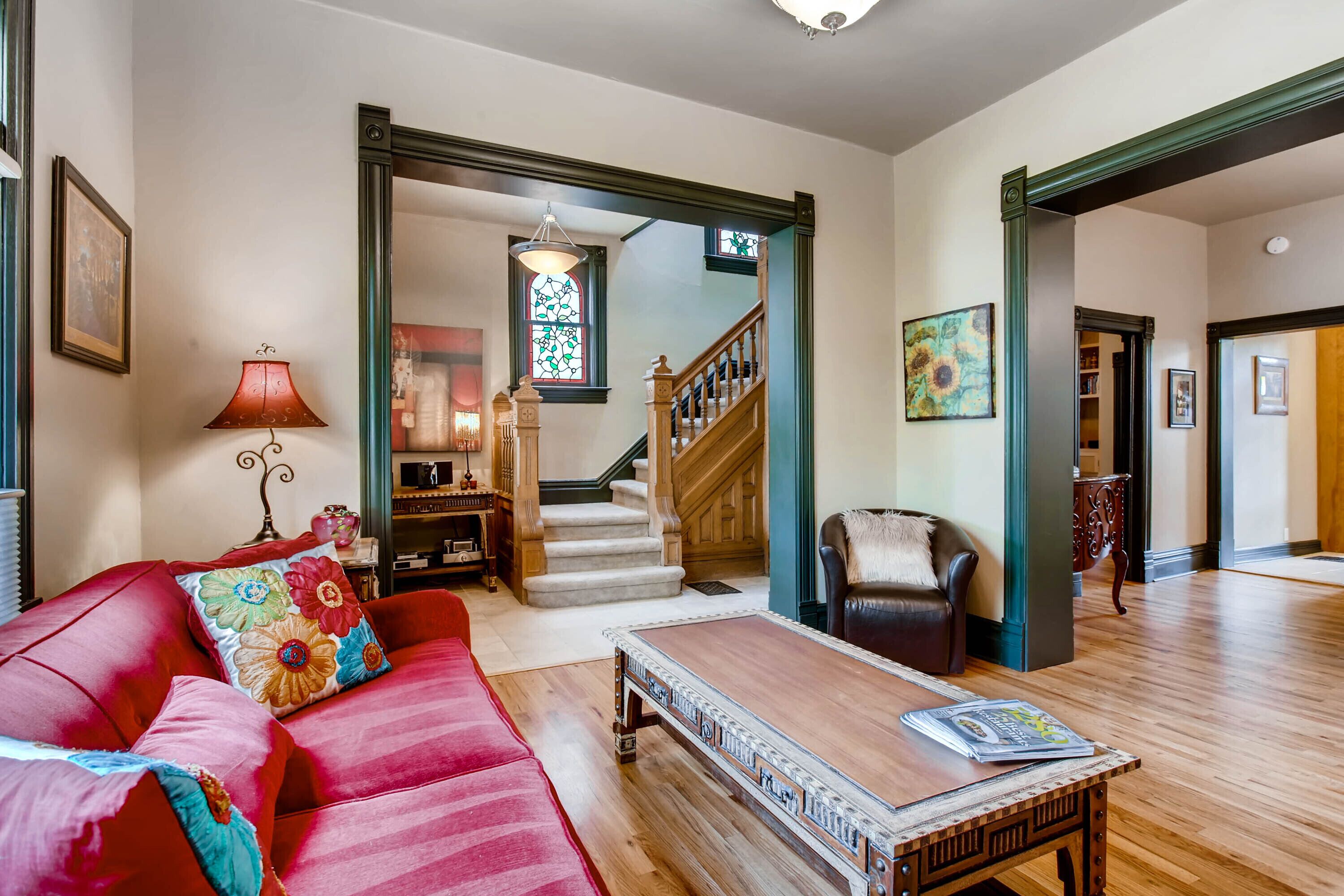 Urban Perfection! Quiet Location, Historic, City Vibe