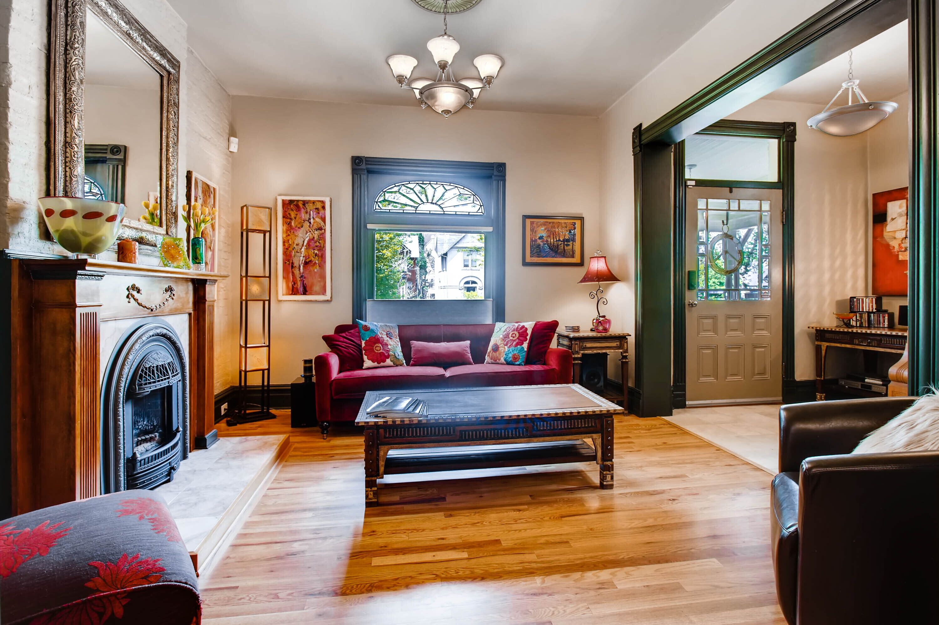 Urban Perfection! Quiet Location, Historic, City Vibe