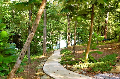 "Hidden Gem" On Smith Lake