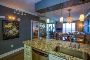 Interior - Sunday-Sunday,2BR, Bunkroom, 2Full Bath's. Beach Chairs Included, 3 NITE MINIMUM (Panam City Beach)