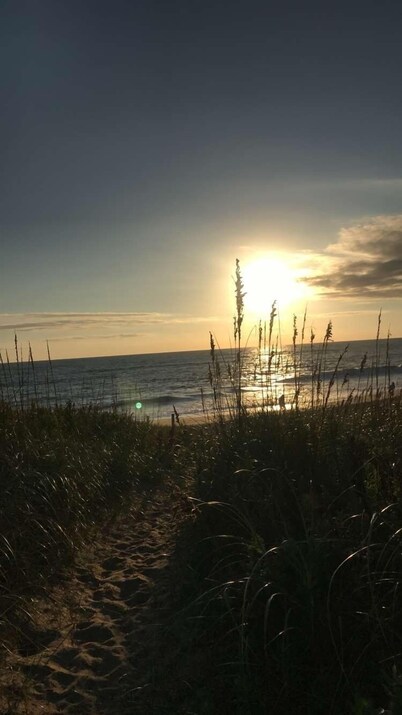 4 bed/2 bath OCEAN side with private BEACH ACCESS!