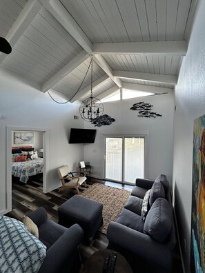 Smart TV, stereo - 4 bed/2 bath OCEAN side with private BEACH ACCESS! (Kill Devil Hills)