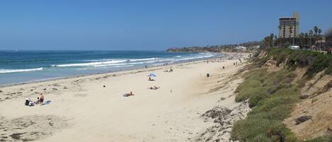 Beach nearby, sun-loungers, beach towels