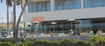 Chic Beach Apartment..Steps to the sand!