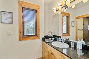 Bruser, hårtørrer, håndklæder