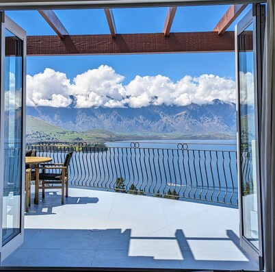 BELVEDERE-(meaning in Italian PANORAMIC VIEWS) 3 BEDROOM HOUSE IN QUEENSTOWN