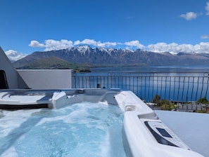 Bañera de hidromasaje al aire libre
