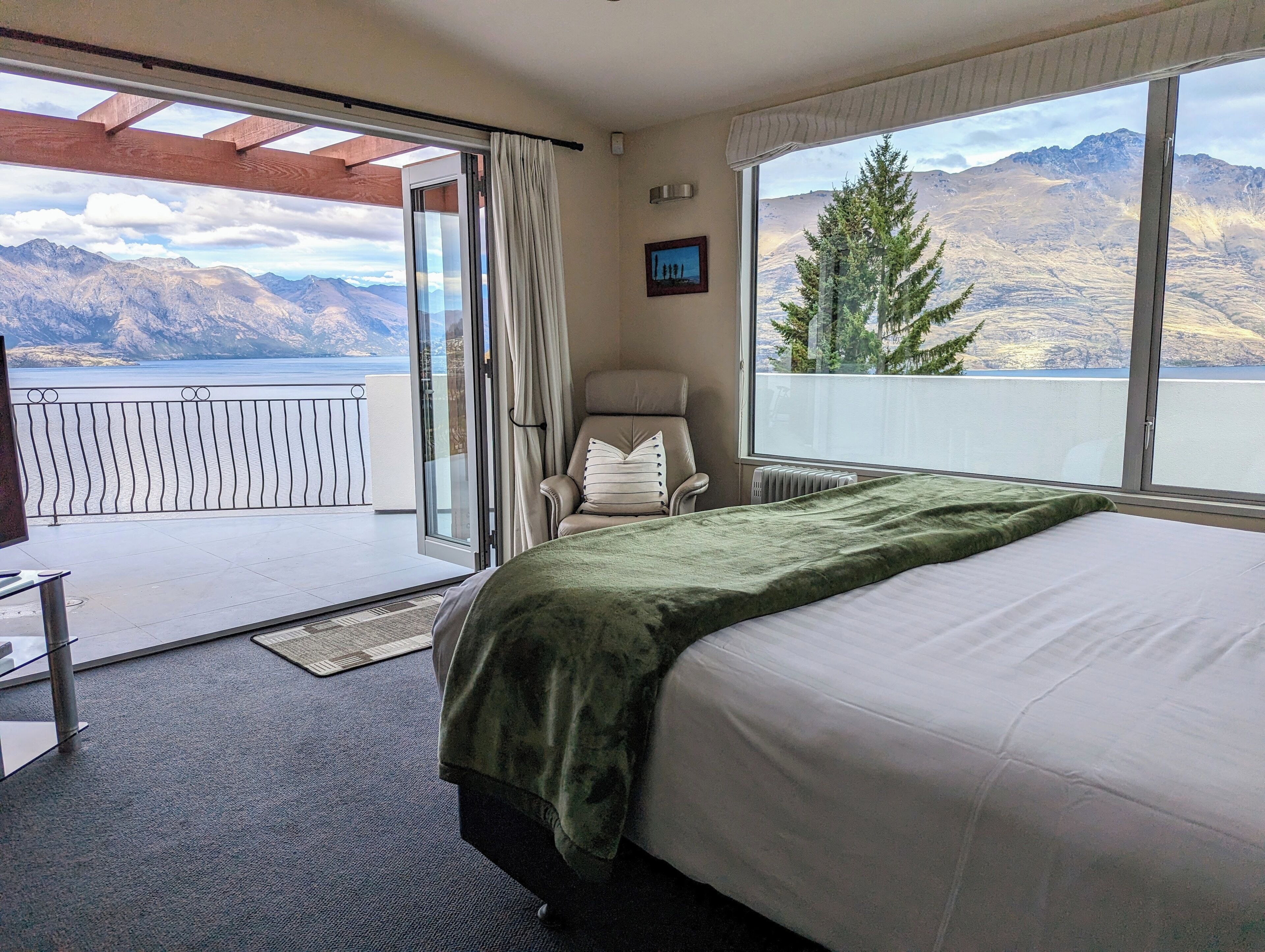 3 bedrooms, desk, iron/ironing board, free WiFi