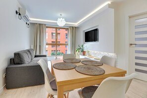 Deluxe Apartment, 1 Queen Bed with Sofa bed, Non Smoking | Hypo-allergenic bedding, individually decorated, individually furnished - Downtown Apartments Riverside Aura Island (Gdansk)