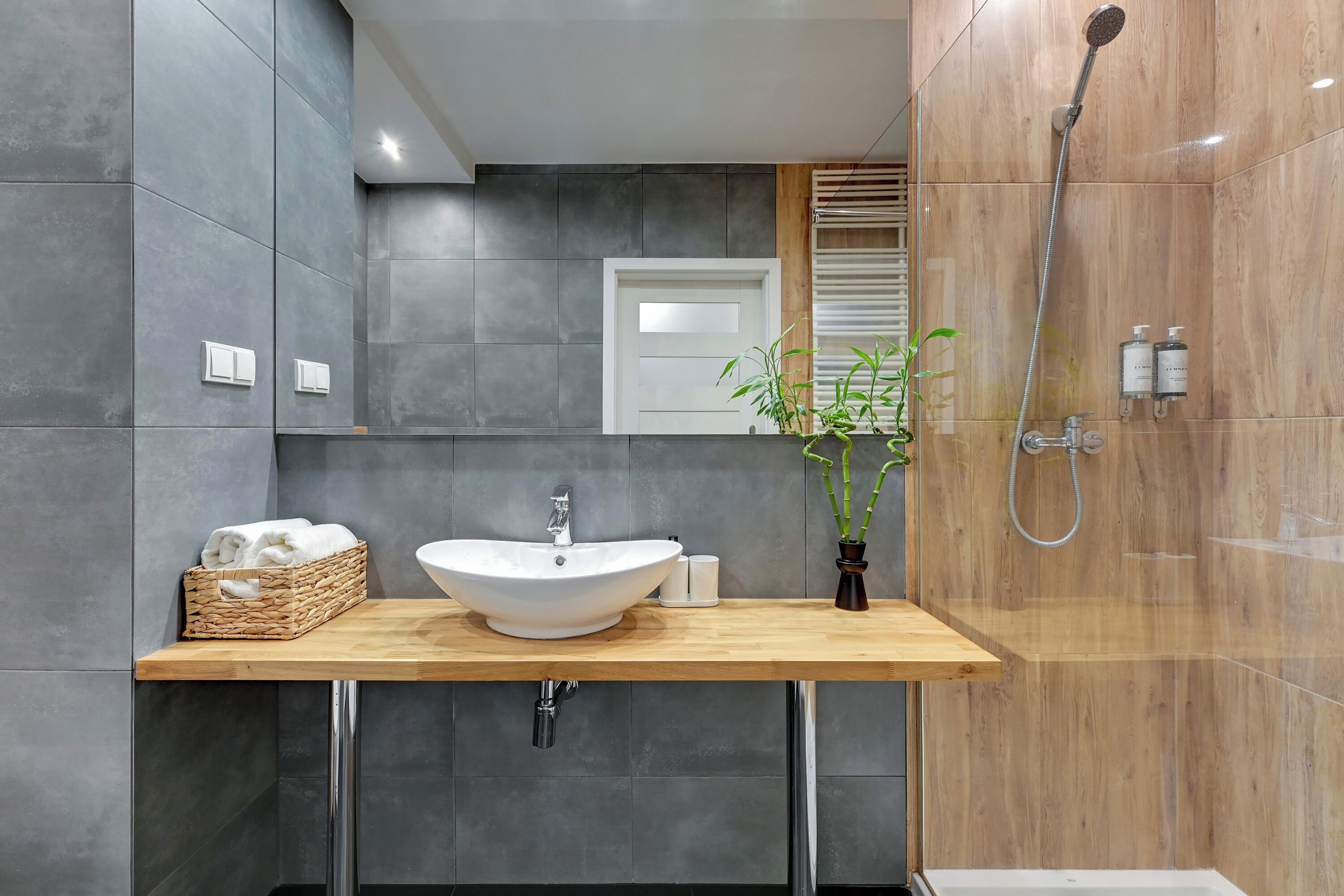 Deluxe Apartment, 1 Queen Bed with Sofa bed, Non Smoking | Bathroom | Free toiletries, hair dryer, towels, soap