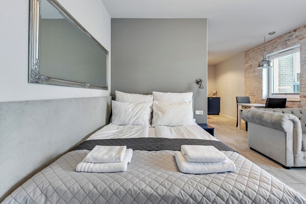 Comfort Apartment, 1 Queen Bed, Non Smoking | Hypo-allergenic bedding, individually decorated, individually furnished - Downtown Apartments Riverside Aura Island (Gdansk)