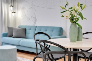 Design Apartment, 1 Queen Bed with Sofa bed, Non Smoking | 1 bedroom, hypo-allergenic bedding, individually decorated