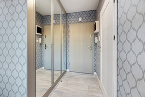 Comfort Apartment, 1 Queen Bed, Non Smoking | 1 bedroom, hypo-allergenic bedding, individually decorated