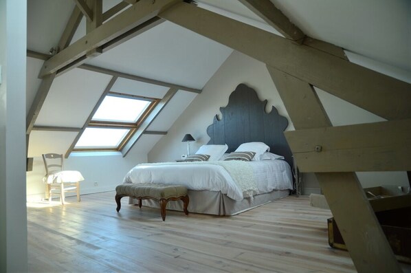 3 bedrooms, iron/ironing board, travel crib, free WiFi