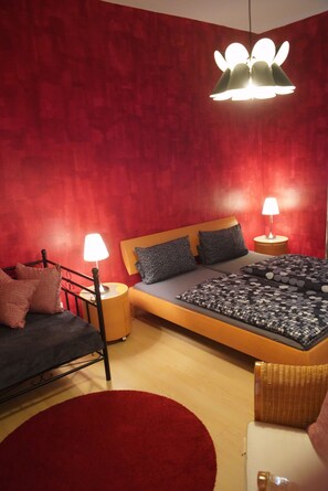 Grand-Apartment, 2 Schlafzimmer (90 m2) | Schreibtisch, Verdunkelungsvorhänge, Bügeleisen/Bügelbrett