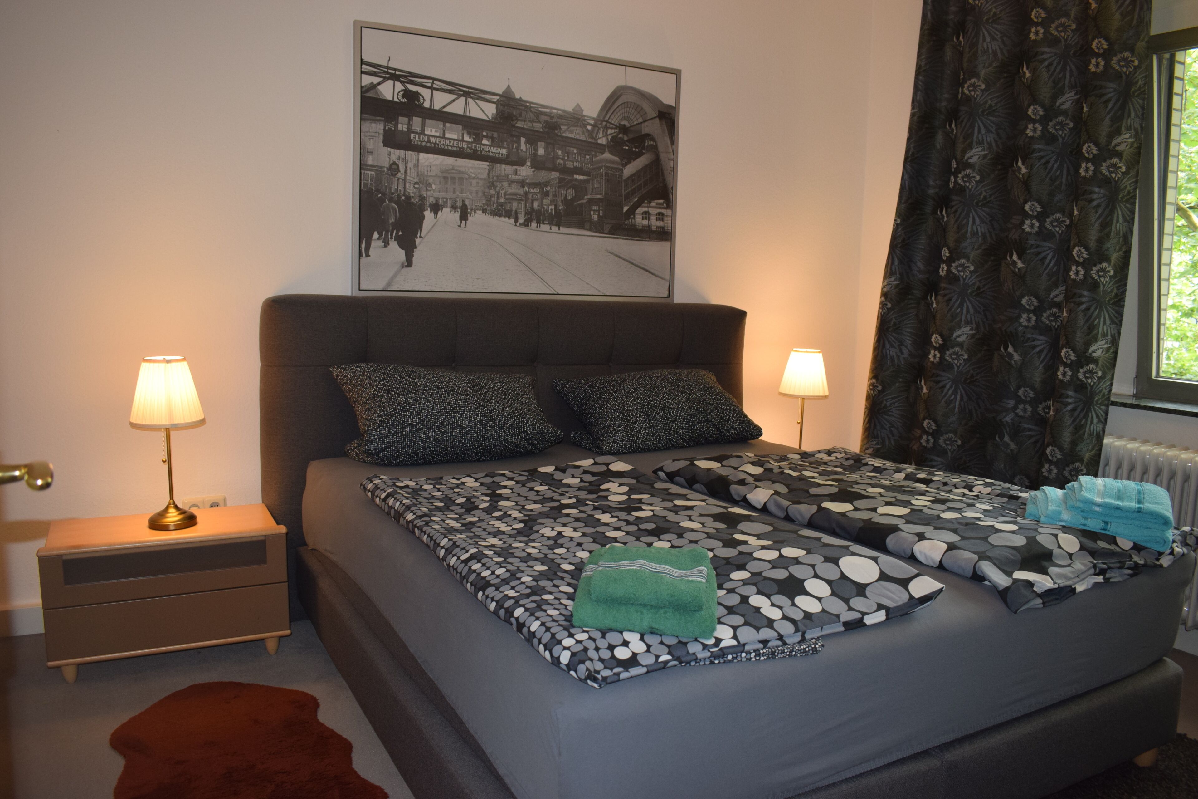 Deluxe-Apartment | Wohnbereich | LED-Fernseher