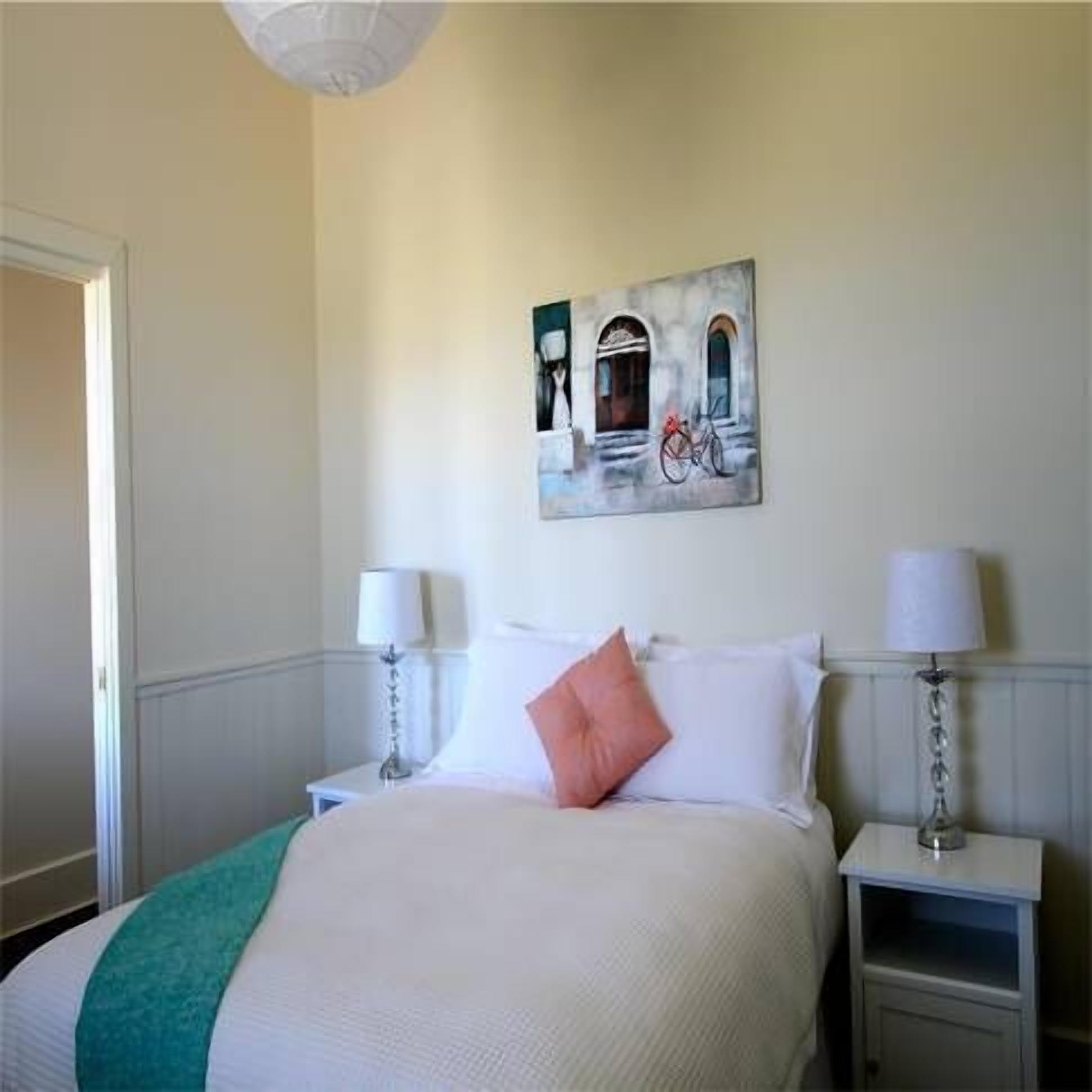 Braddon House - The Gracious Lady — image 9