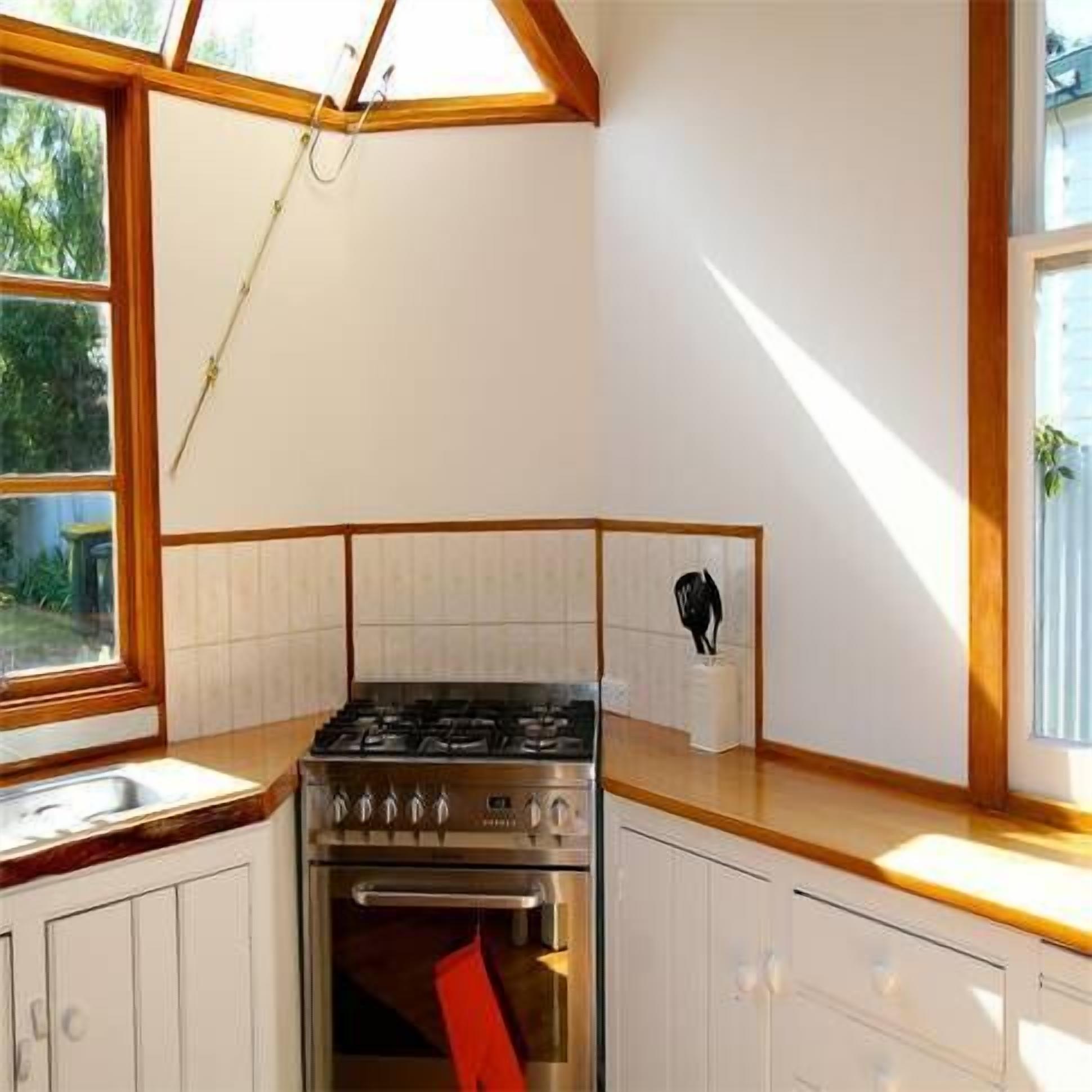 Braddon House - The Gracious Lady — image 14