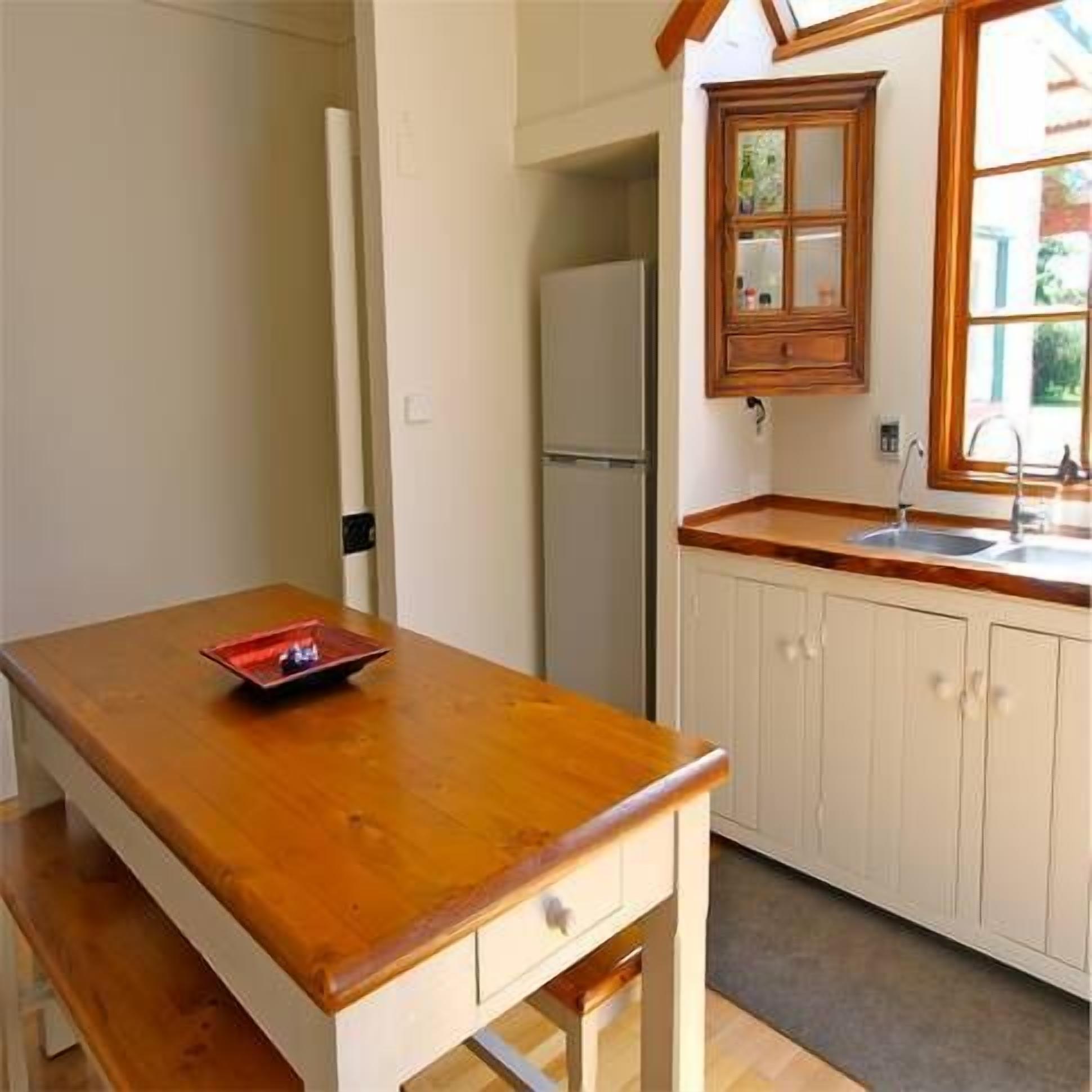 Braddon House - The Gracious Lady — image 13