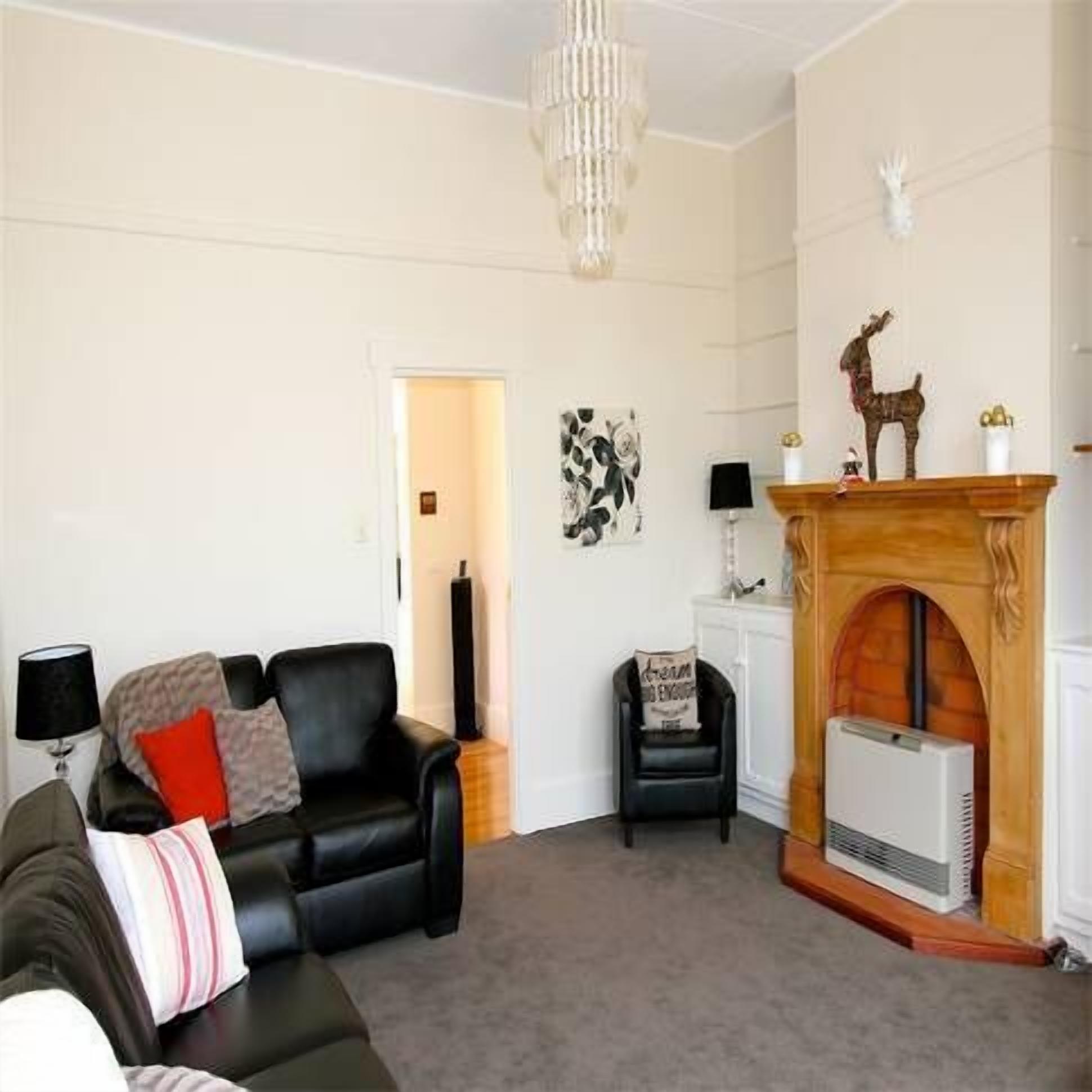 Braddon House - The Gracious Lady — image 4