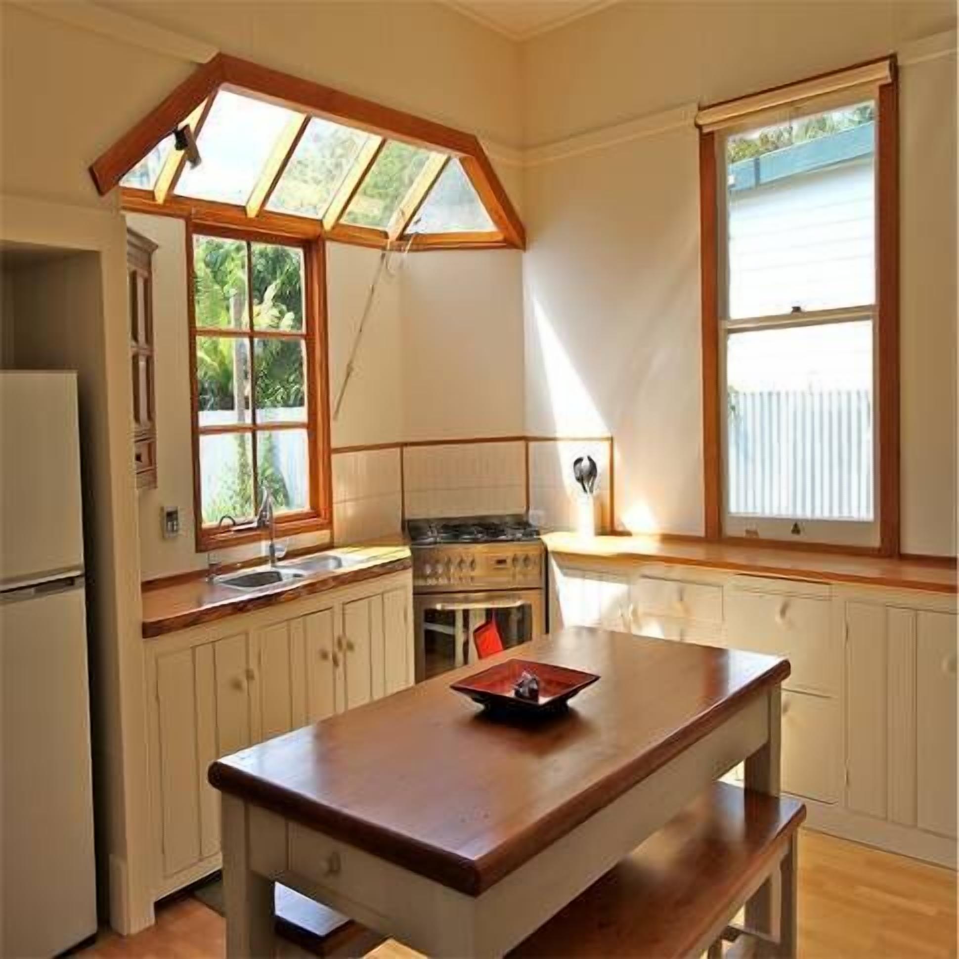 Braddon House - The Gracious Lady — image 11