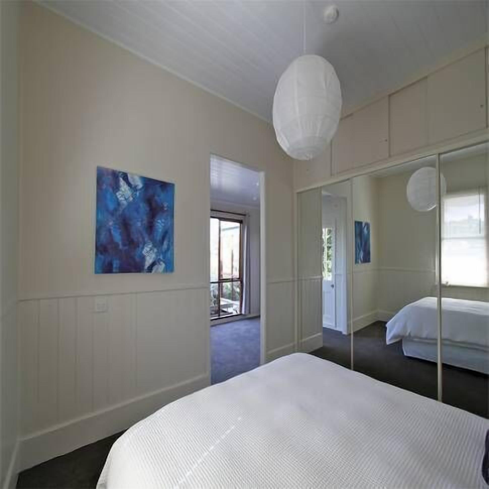 Braddon House - The Gracious Lady — image 7