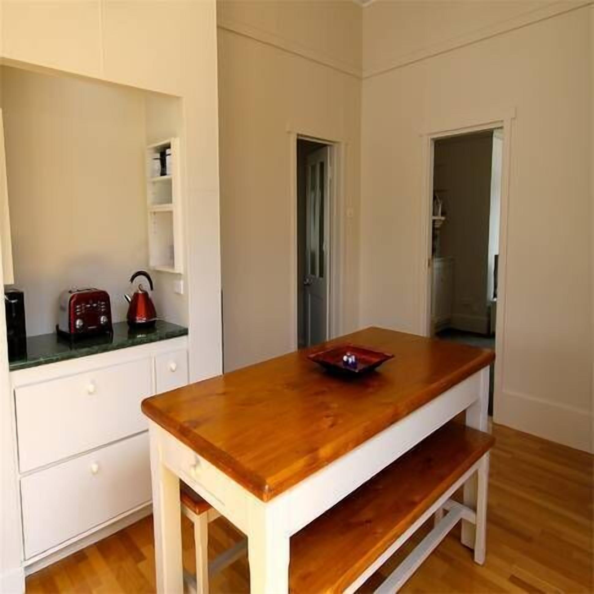 Braddon House - The Gracious Lady — image 12