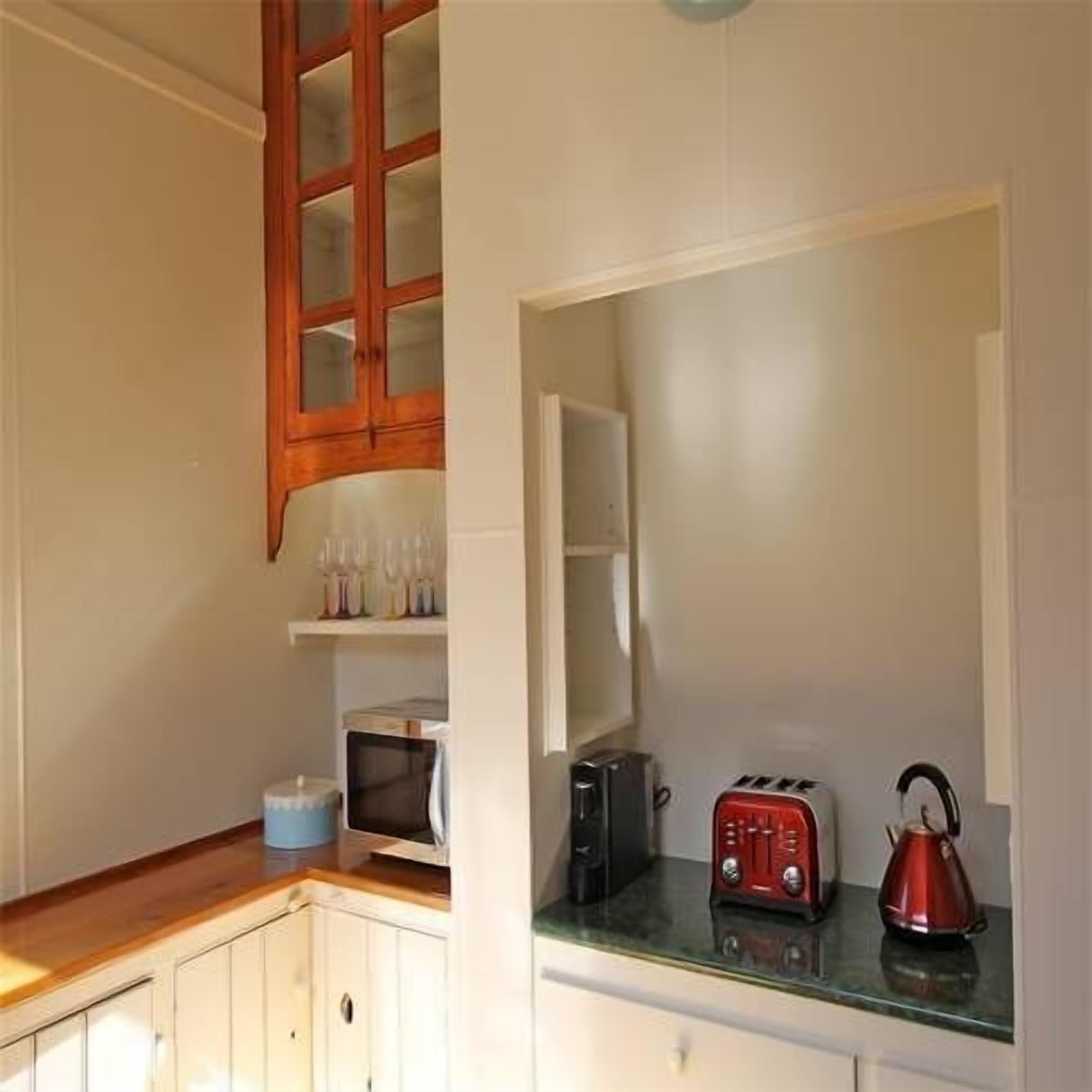 Braddon House - The Gracious Lady — image 10